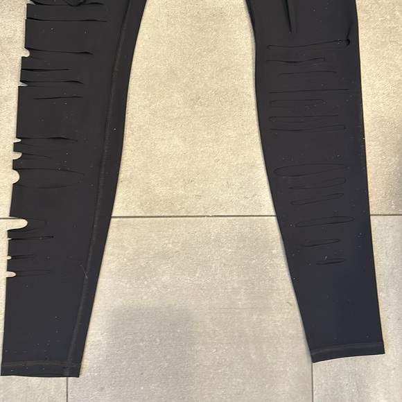 Alo Extreme Ripped High Waisted Warrior Leggings - Picture 5 of 10